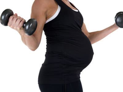 Essential Safety Tips to Follow While Lifting Weights During Pregnancy