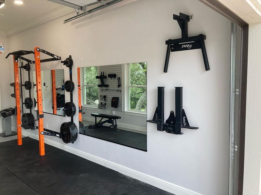 The Pros and Cons of Weight Lifting Gyms vs. Home Gyms Which is Right