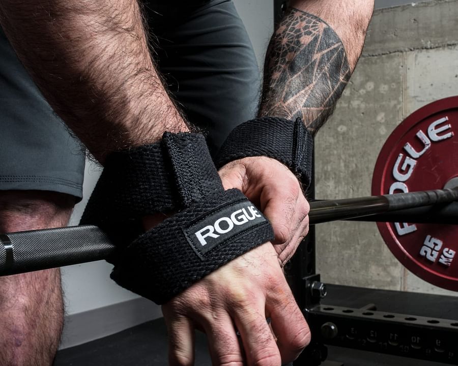Understanding the Role of Weight Lifting Wrist Wraps and How to Use Them