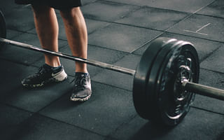 What are the essential gym accessories for men?